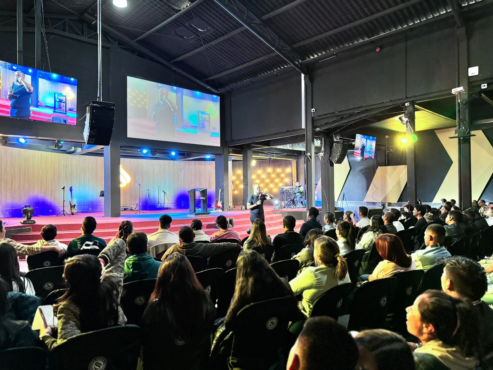 Pastor Wiliam Oliveira durante una participación ministerial