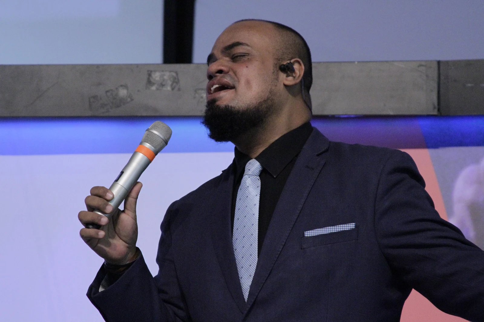 Wiliam Oliveira compartiendo un mensaje